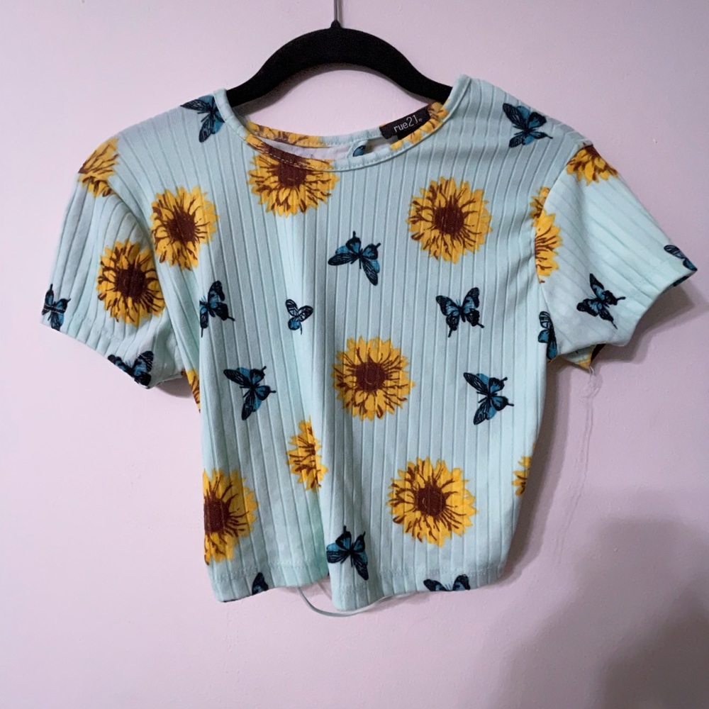 Cross back cropped tee